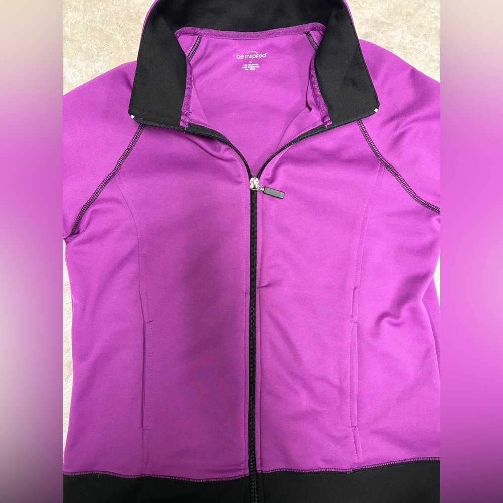 Be inspired Women’s S Purple & Black Athletic Workout Zip Up Jacket - Picture 2 of 7